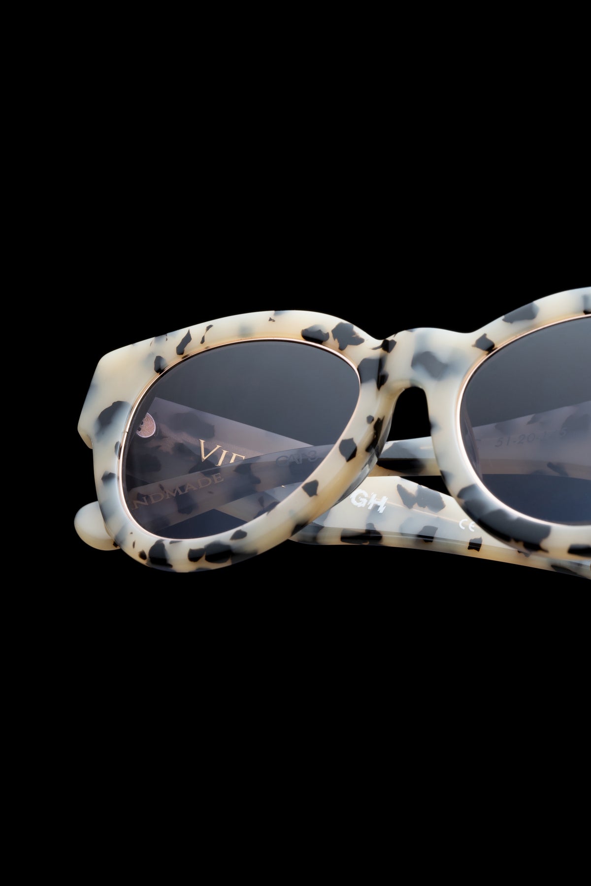 GH | Milk Tortoise | detail