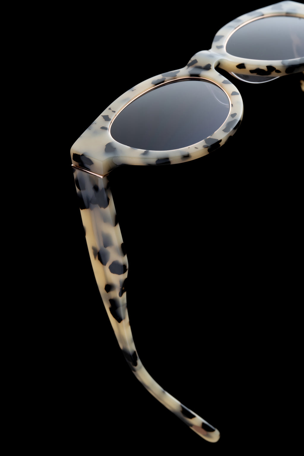 GH | Milk Tortoise | detail
